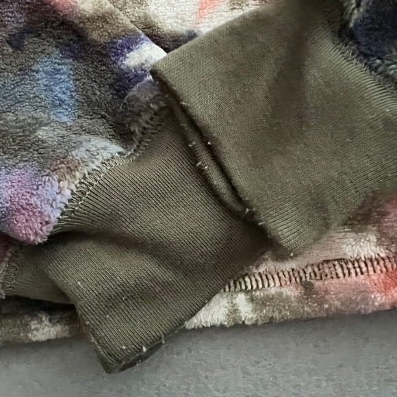 T&B Sleepwear Top and Joggers M (8/10) Girls Tie Dye Loungewear SOFT Cozy Warm - Picture 8 of 8